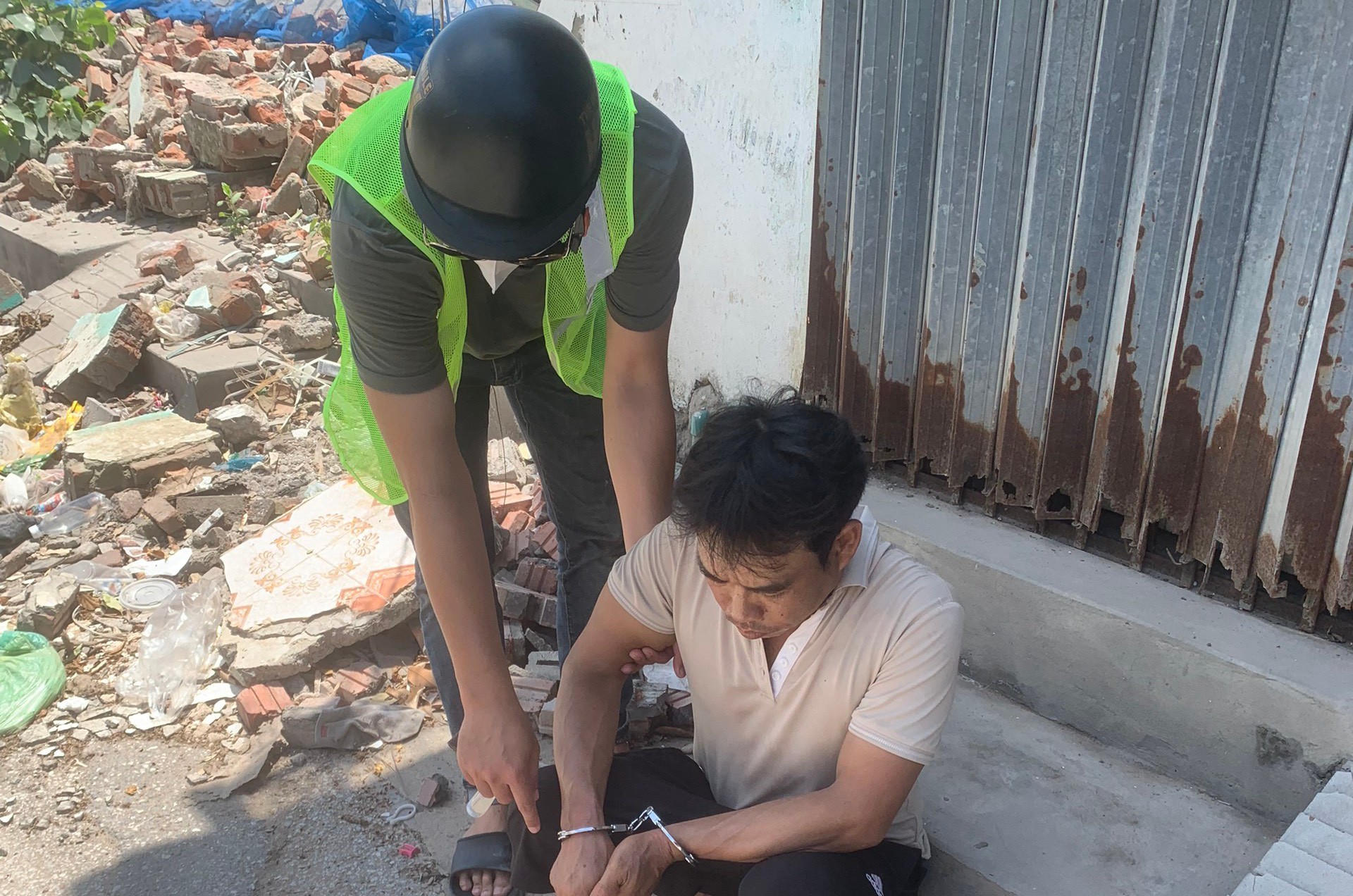 Bắt giữ 4 đối tượng tàng trữ trái phép chất ma túy